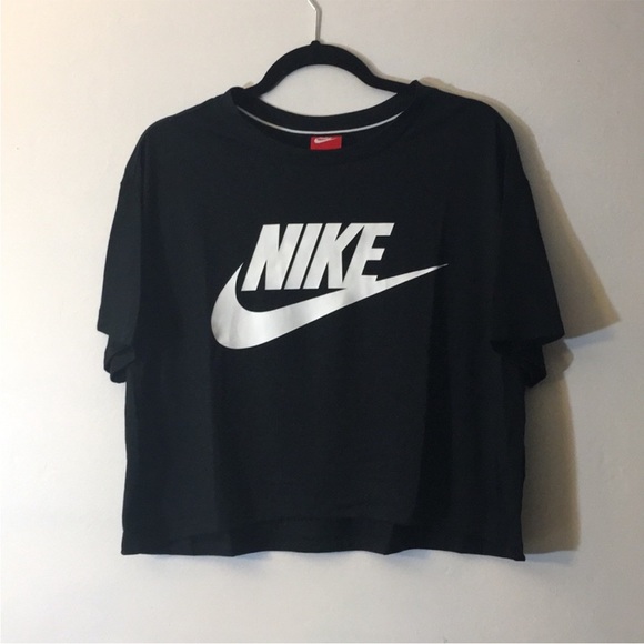 NWOT olive green black and white Nike cropped tees - Picture 4 of 8